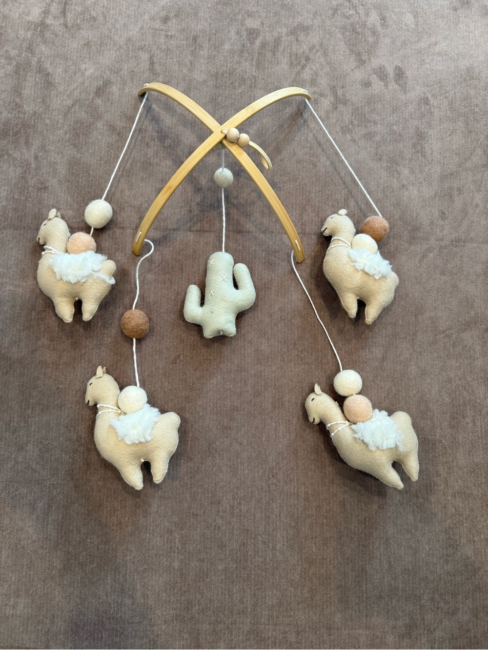 Nestig Llama Baby Mobile